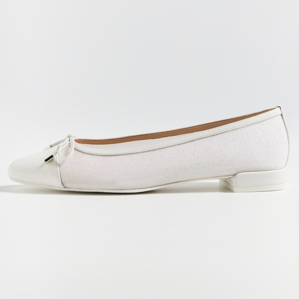 Stuart Weitzman Sleek Bow Flats